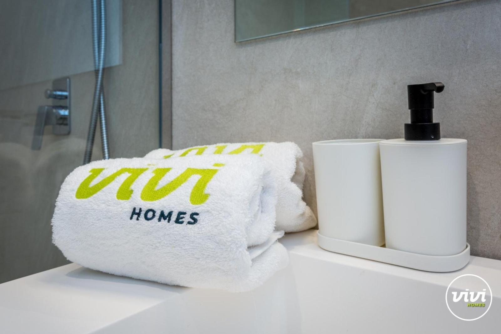 Vivi Homes - Rembrandt Pool, Sauna, Gym & Sea View Appartement