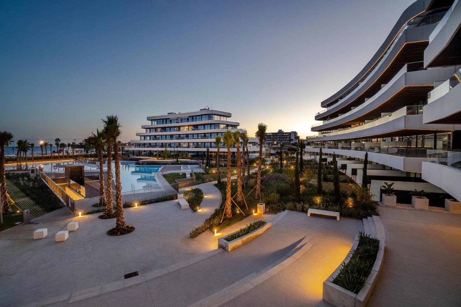 Vivi Homes - Rembrandt Pool, Sauna, Gym & Sea View Appartement
