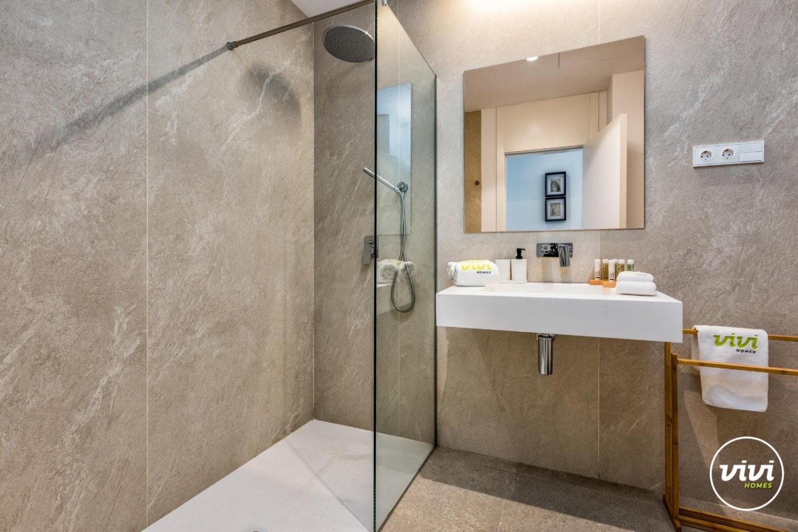 Appartement Vivi Homes - Rembrandt Pool, Sauna, Gym & Sea View *