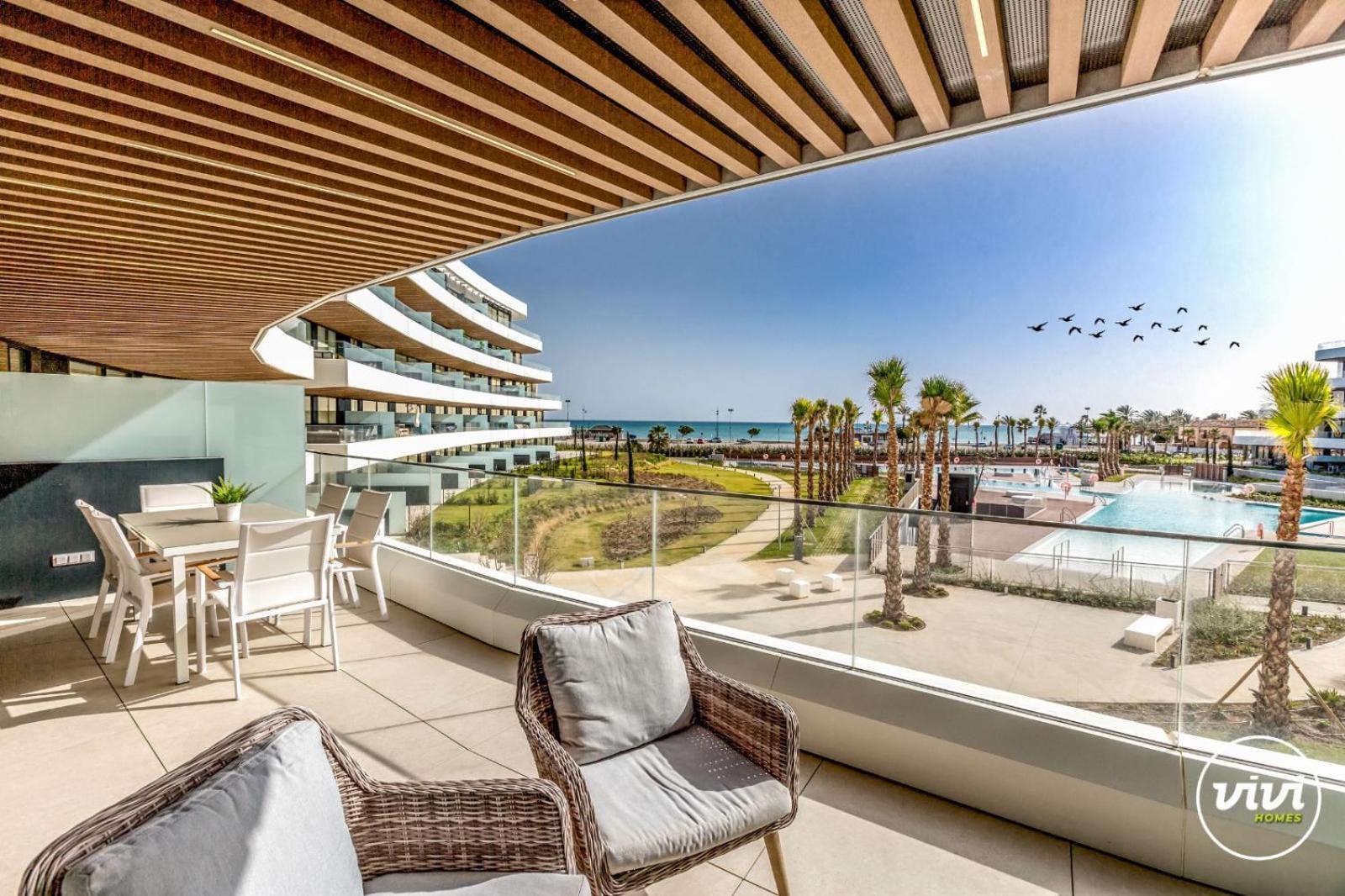 Vivi Homes - Rembrandt Pool, Sauna, Gym & Sea View Appartement