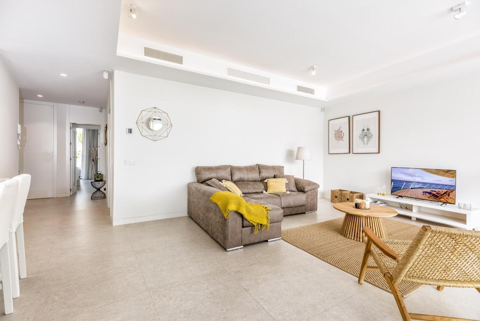 Vivi Homes - Rembrandt Pool, Sauna, Gym & Sea View Appartement *